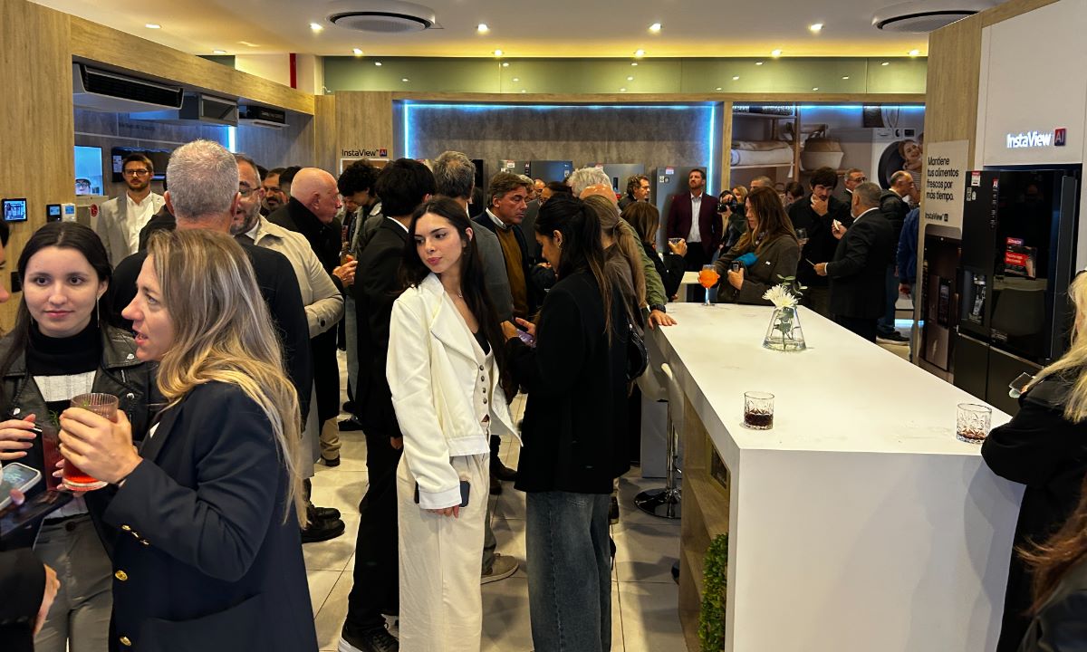El nuevo showroom de LG apunta tanto al consumidor final como a arquitectos, constructoras y profesionales del diseño de interiores.
