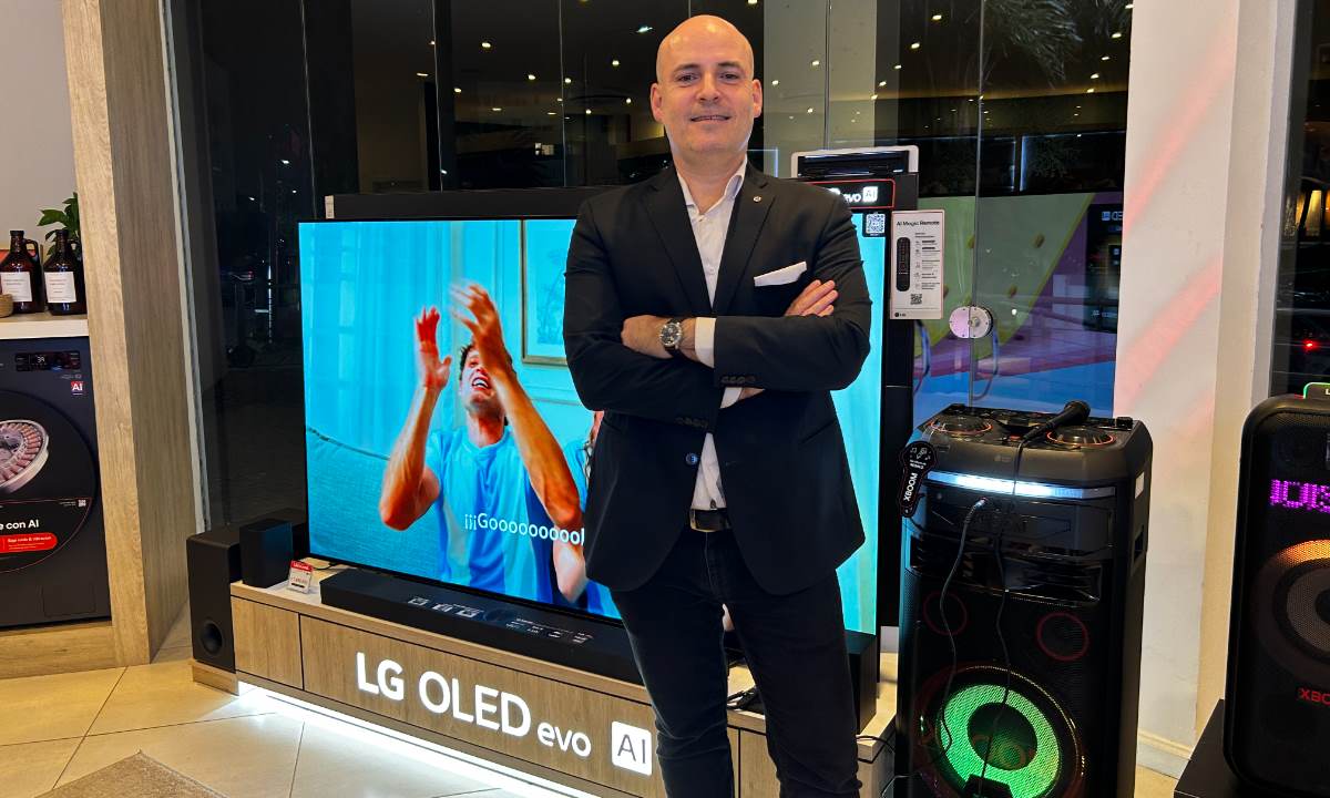 Enrique Laffue, presidente de LG Electronics Argentina, durante la apertura oficial del nuevo LG Store en Nordelta.