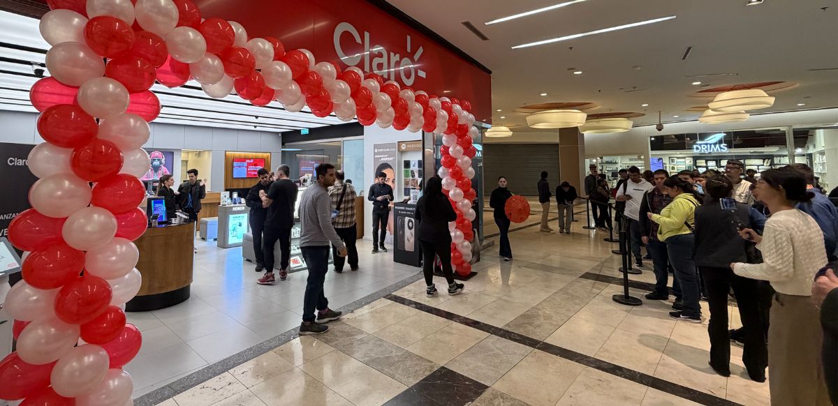 Activación especial de Huawei Argentina en una tienda de Claro dentro del DOT Shopping.