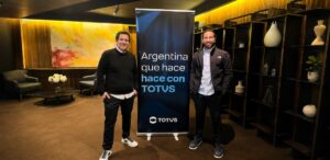 Javier Marbec, Director de Mercado Internacional, y Alexandre Aprendino, Vicepresidente de Atención y Relacionamiento de la compañía.