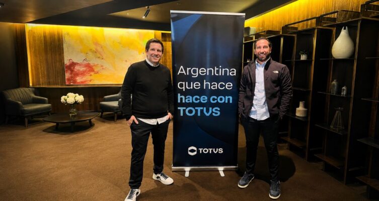 Javier Marbec, Director de Mercado Internacional, y Alexandre Aprendino, Vicepresidente de Atención y Relacionamiento de la compañía.