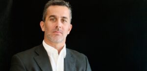 La relación de los argentinos con el dinero evoluciona entre la desconfianza histórica y la digitalización: del modelo de delegación en bancos y fintech hacia la autocustodia, donde el control de los fondos pasa al usuario.