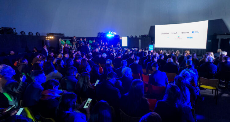 Más de 400 referentes del sector público, privado y emprendedor participaron del AmCham Business Transformation Forum 2026 para debatir el futuro de la innovación y la inteligencia artificial.