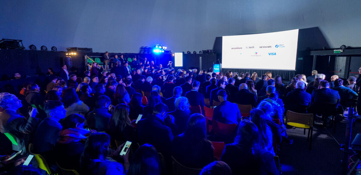 Más de 400 referentes del sector público, privado y emprendedor participaron del AmCham Business Transformation Forum 2026 para debatir el futuro de la innovación y la inteligencia artificial.