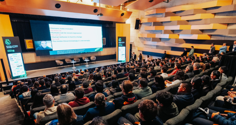 Referentes de empresas tecnológicas, organismos internacionales y universidades intercambiaron visiones sobre el futuro de la seguridad digital.