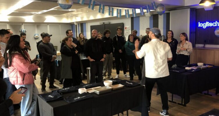 Canales, clientes, ejecutivos de Distecna y representantes de Logitech participaron de la iniciativa “La Hamburguesa del Mundial”, una propuesta orientada al networking y el trabajo colaborativo.