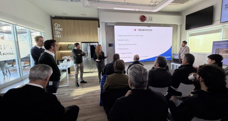 LG y Masnet reunieron a integradores y revendedores en el showroom de LG para presentar las oportunidades de negocio que ofrece la cartelería digital.