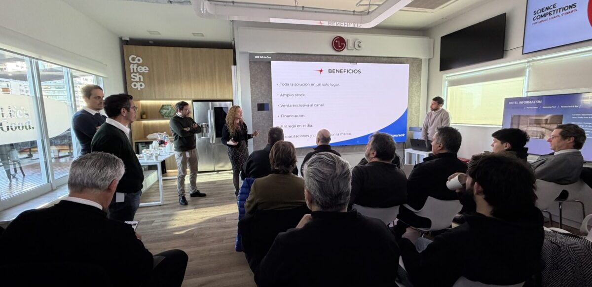 LG y Masnet reunieron a integradores y revendedores en el showroom de LG para presentar las oportunidades de negocio que ofrece la cartelería digital.