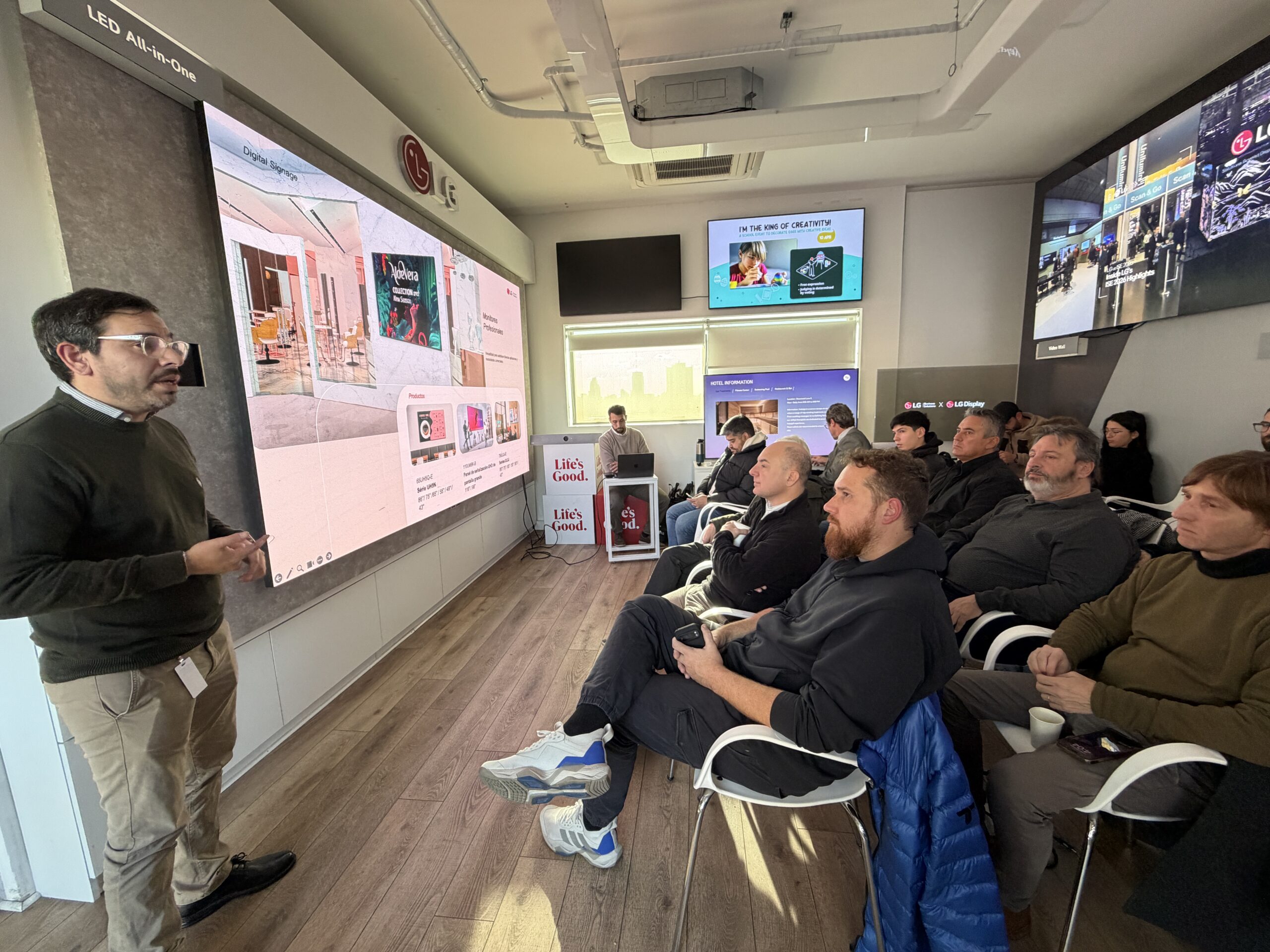 Durante la jornada, los asistentes conocieron soluciones de Digital Signage, casos de uso y herramientas para desarrollar nuevos proyectos junto a LG.