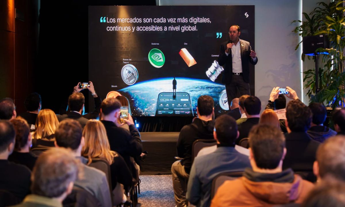 Ignacio Aguirre, CMO de Bitget, durante la presentación regional. El ejecutivo destacó que los productos pre-IPO permiten acceder a oportunidades antes reservadas para grandes inversores.