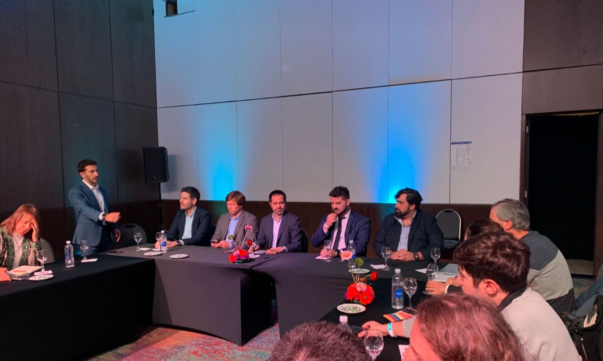 Juan Bonora, Pablo Juanes Roig, Andrés Cardozo e Ignacio Dapena durante el Huawei Partner Summit 2026, donde la compañía presentó sus planes para impulsar la transformación digital en distintos sectores de la economía.