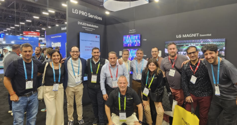 Equipo de LG en InfoComm 2026