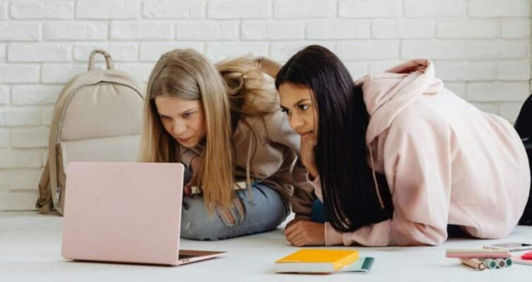 Chicas en IA promueve el talento femenino en tecnología.