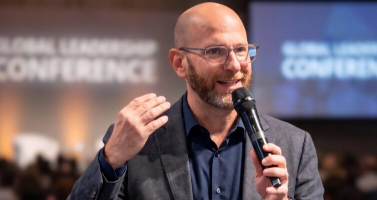 Federico Rosenhain se incorpora a Oracle como Executive AI Ambassador para Argentina, Paraguay, Uruguay y Bolivia (APUB), con el objetivo de impulsar la adopción estratégica de inteligencia artificial en organizaciones de la región.