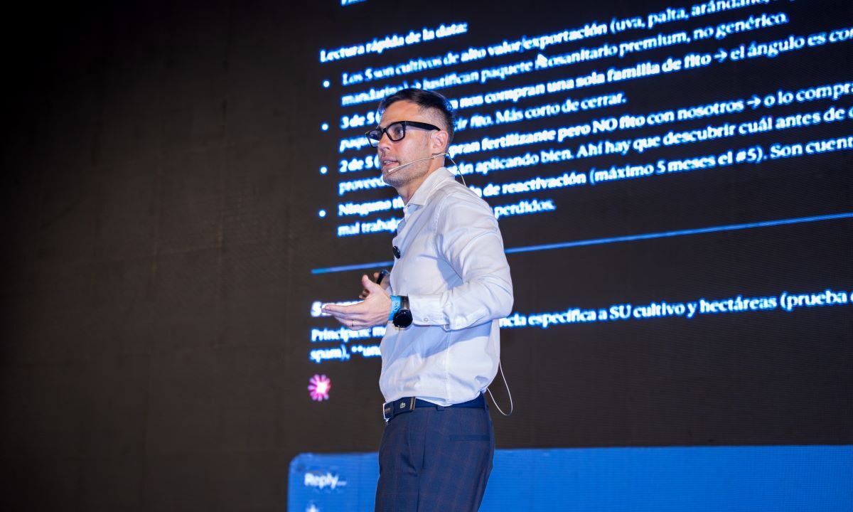 Para el consultor, la incorporación de agentes de IA debe comenzar por resolver un problema concreto del negocio y no por adoptar una tecnología de moda.