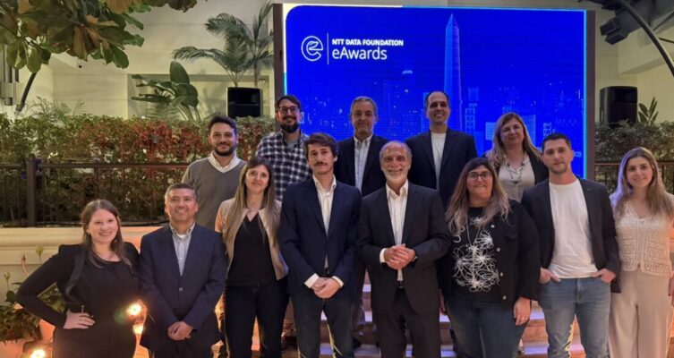 Proyectos basados en inteligencia artificial, biotecnología, salud y otras tecnologías de alto impacto forman parte del ecosistema que promueven los eAwards.