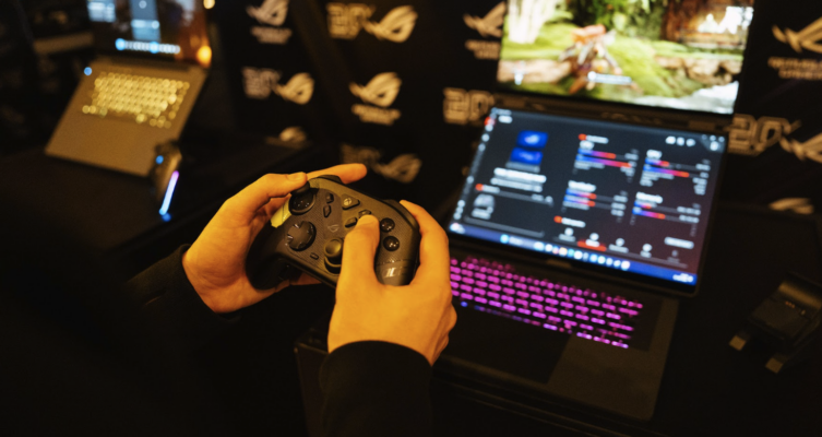ASUS ROG celebra 20 años de innovación, consolidándose como una marca clave en la evolución del hardware gaming desde su creación en 2006.