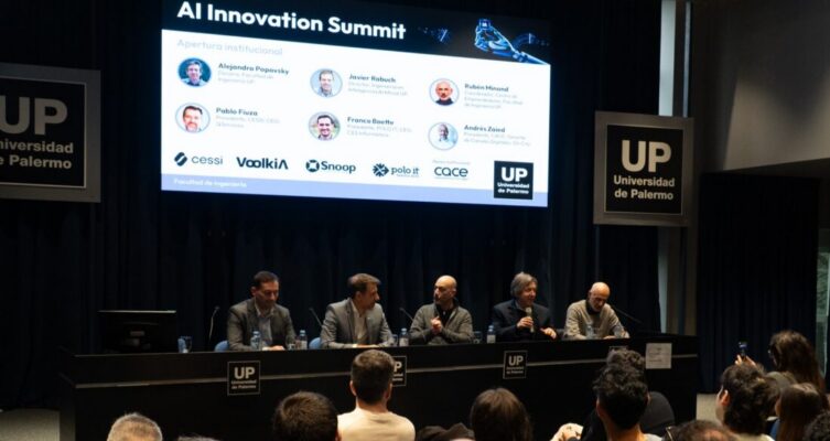 El AI Innovation Summit reunió a referentes de la industria, la academia y el ecosistema tecnológico para analizar el impacto de los agentes de IA en el trabajo y la productividad.