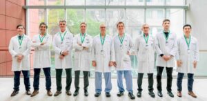 El equipo médico incorpora nueva tecnología para cirugías de alta complejidad.