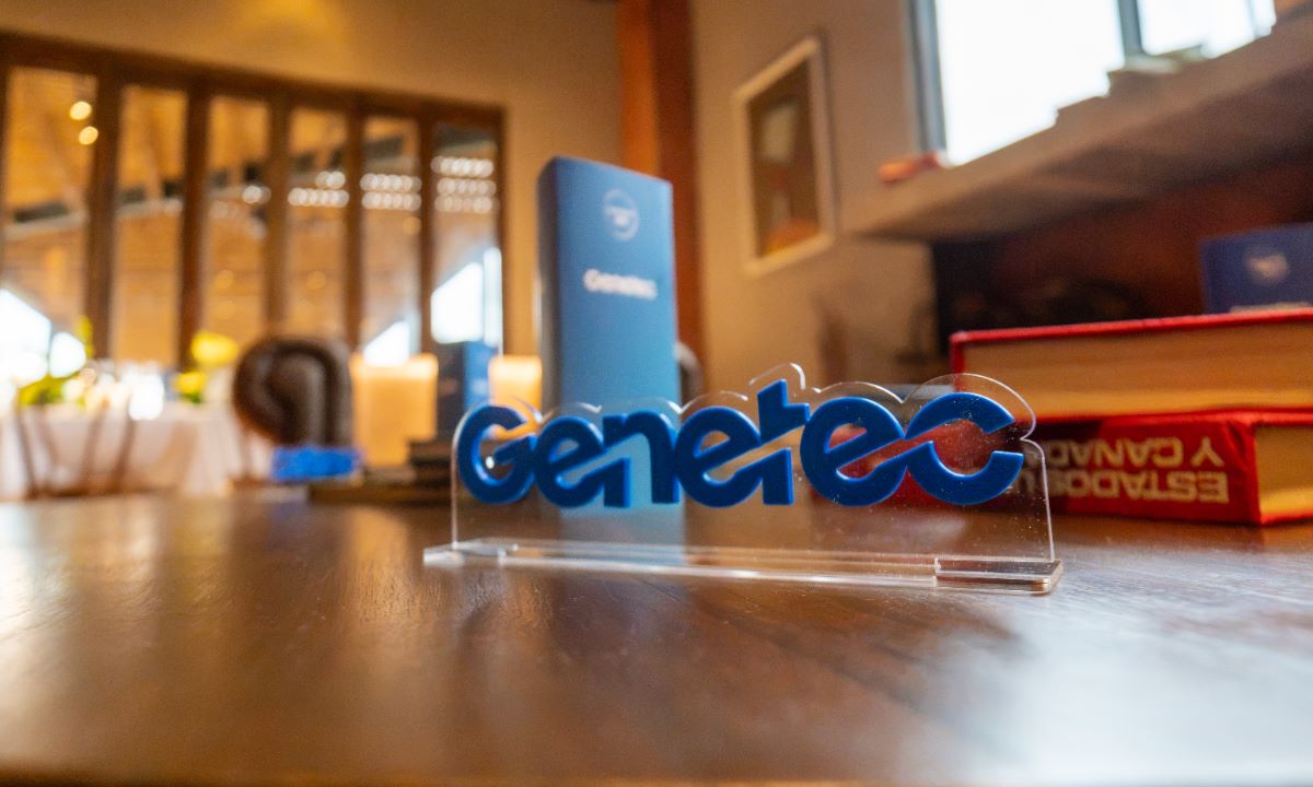Genetec plantea el uso de IA agéntica para automatizar tareas repetitivas y organizar información proveniente de cámaras, controles de acceso y sensores.