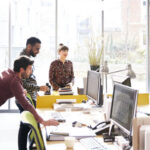 La adopción de inteligencia artificial avanza más rápido que la preparación de las personas y obliga a las empresas a repensar habilidades, roles y modelos de trabajo.