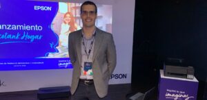 Jordi Ribas, gerente regional de Producto de Epson EcoTank para Latinoamérica, durante la presentación de la nueva generación de impresoras.