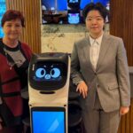 Nora Palacios, cofundadora y dueña de Counter, junto a Amaya Dai, Sales Manager de PUDU Robotics, durante su visita a la Argentina para consolidar la alianza entre ambas compañías.
