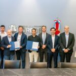 El acuerdo fue firmado por Alejandro Anderlic, director de Asuntos Gubernamentales y Externos para América Latina de Salesforce, y Rodrigo Pérez Limpias, secretario de Innovación e Infraestructura de la Gestión de Córdoba, con la participación de autoridades provinciales y representantes de la compañía.