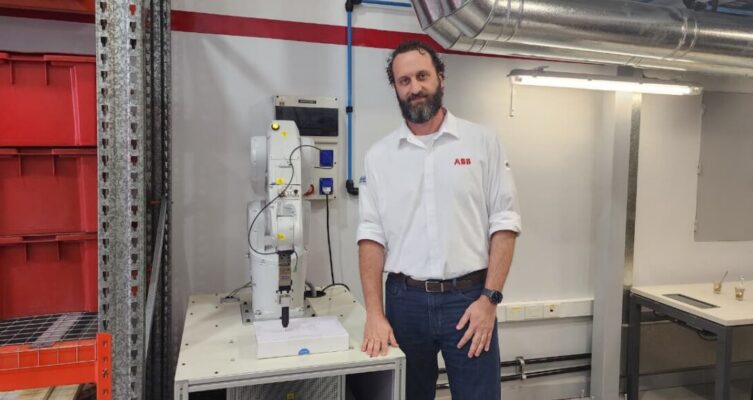 Adrian Covi, Gerente de la Línea de Negocios Industriales para ABB Robotics Brasil y Argentina