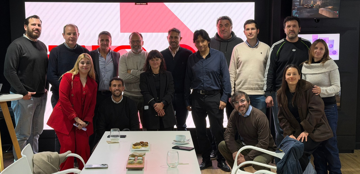 Los equipos de LG y ABC1 junto a los canales que participaron de la presentación.