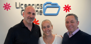 Mariano Busca, Director de Canales para Cohesity, Alejandra Orsi, Product Manager de Cohesity en Licencias Online, y Ricardo Formas, Channel Manager de Cohesity para SOLA.