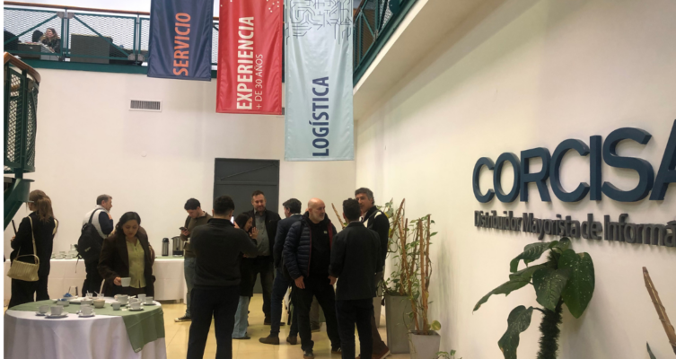 Representantes de Epson, Logitech y Corcisa compartieron la jornada junto a integrantes del canal tecnológico.