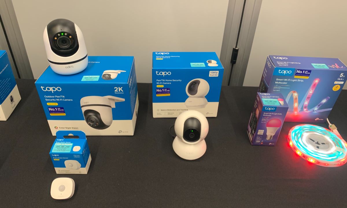 El portfolio de Tapo incluye cámaras para interior y exterior, timbres y cerraduras inteligentes, iluminación, enchufes, sensores y aspiradoras robot.