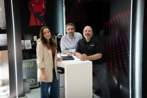 Equipo Kingston. Candelaria Alvarez, marketing; Juan Ignacio do Poro country Manager; José Luis Fernández gerente de Tecnología