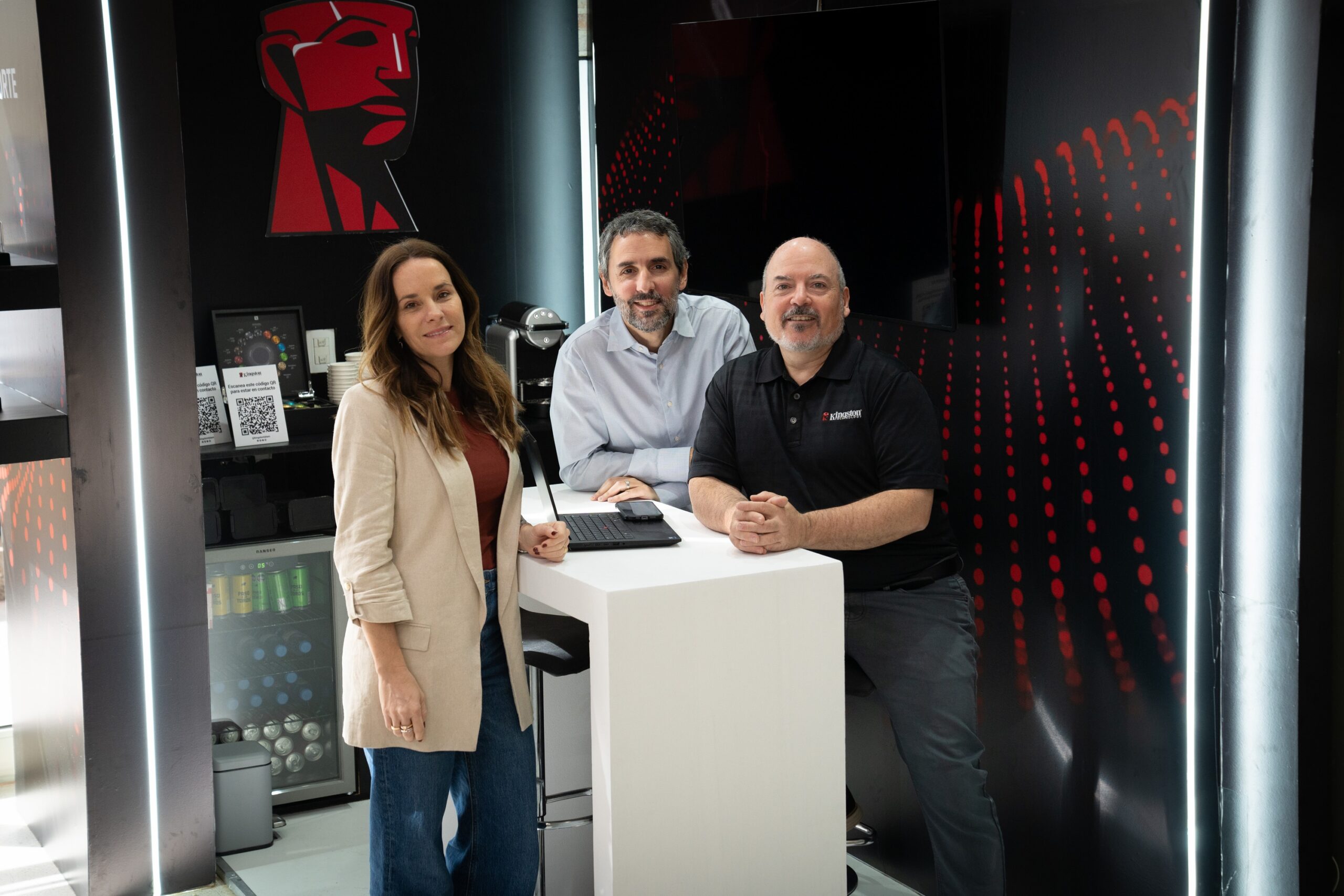 Equipo Kingston. Candelaria Alvarez, marketing; Juan Ignacio do Poro country Manager; José Luis Fernández gerente de Tecnología