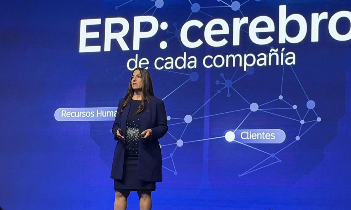 Fernanda Pérez, gerenta general de SAP Argentina, durante su exposición sobre la integración de inteligencia artificial en los procesos centrales de las empresas.