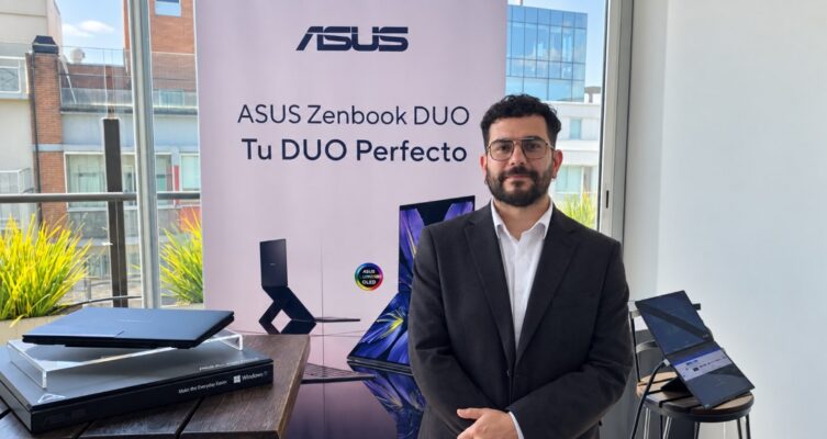 Gabriel Bahamondes, Technical PR Coordinator de ASUS Latin America Territory, durante la presentación de la nueva Zenbook DUO (2026) UX8407 en Argentina