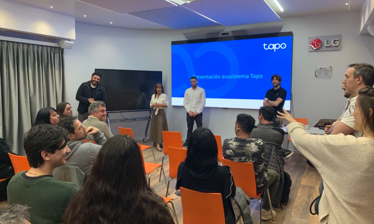 Representantes de TP-Link y Distecna presentaron la incorporación de Tapo, la línea de Smart Home y seguridad residencial que amplía la propuesta del mayorista.