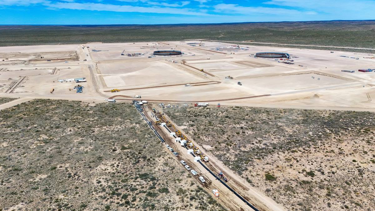 VMOS y el proyecto Vaca Muerta Sur: el consorcio desarrolla un oleoducto de aproximadamente 437 kilómetros y una terminal portuaria en Punta Colorada, Río Negro, para ampliar la capacidad de transporte y exportación de petróleo.