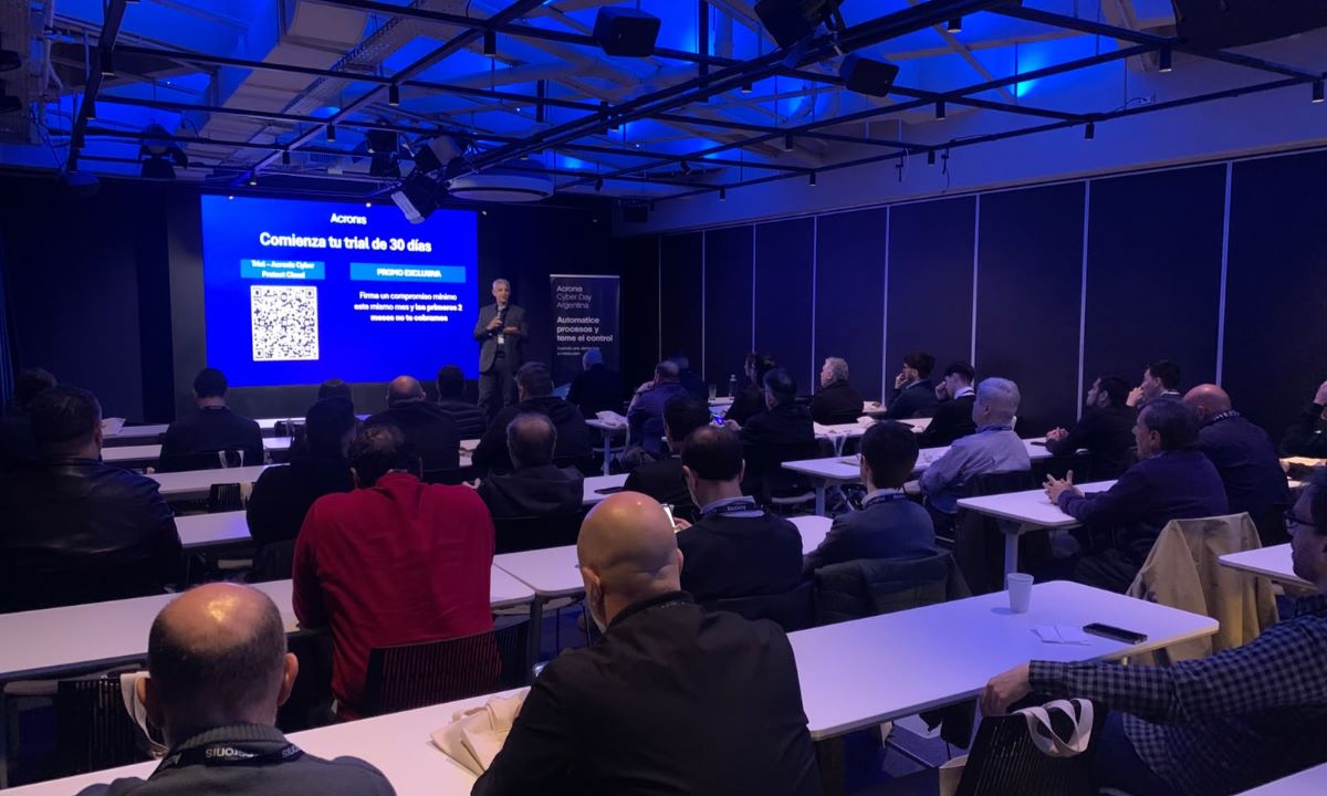 Agustín Beveraggi, General Manager, Rest of LATAM de Acronis, durante su presentación en Acronis Cyber Day Argentina 2026, donde abordó los desafíos del canal IT para desarrollar servicios gestionados y construir modelos de negocio rentables y sostenibles.