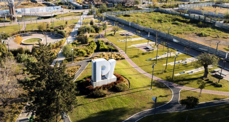El Parque de Innovación reúne a más de 80 startups de 14 áreas y promueve su vinculación con empresas, universidades e inversores para acompañar su crecimiento y proyección internacional.
