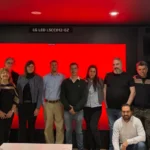 Clientes reunidos con LG Argentina y Proyecciones Digitales durante el encuentro realizado en el showroom de la compañía en Belgrano.