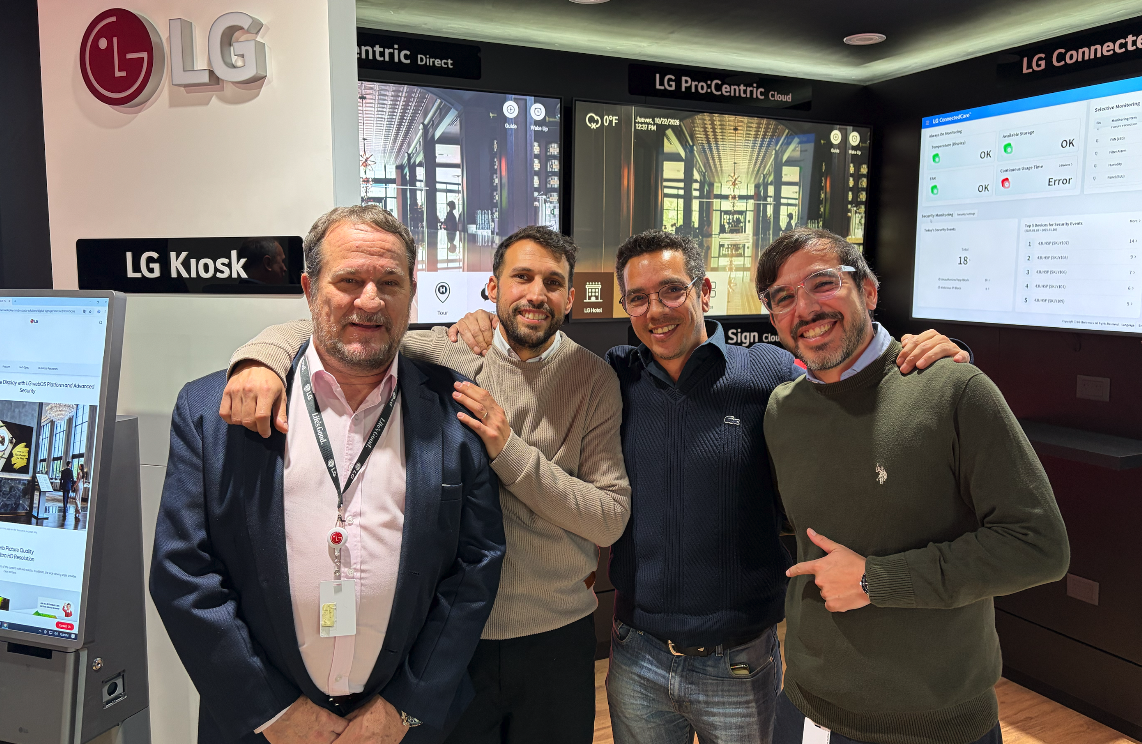 De izq. a der.: Fernando Andina, Lucas Trecarichi, Federico Hasenbalg y Emanuel Galarza, representantes de LG Argentina.