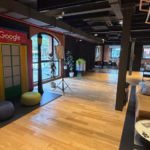El Cyber Monday 2026 se realizará del 2 al 4 de noviembre y estará marcado por el avance de la inteligencia artificial en las decisiones de compra. Según un estudio de Ipsos encargado por Google, el 85% de los consumidores afirma que una recomendación de IA podría influir en su elección de marca, tienda o producto, mientras que el envío gratis y las cuotas sin interés se consolidan como factores clave.
