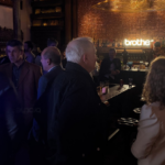 Brother Argentina presentó su nueva línea de impresoras y multifunción monocromáticas durante un evento realizado en el bar Rey de Copas, con la participación de clientes y representantes del canal.
