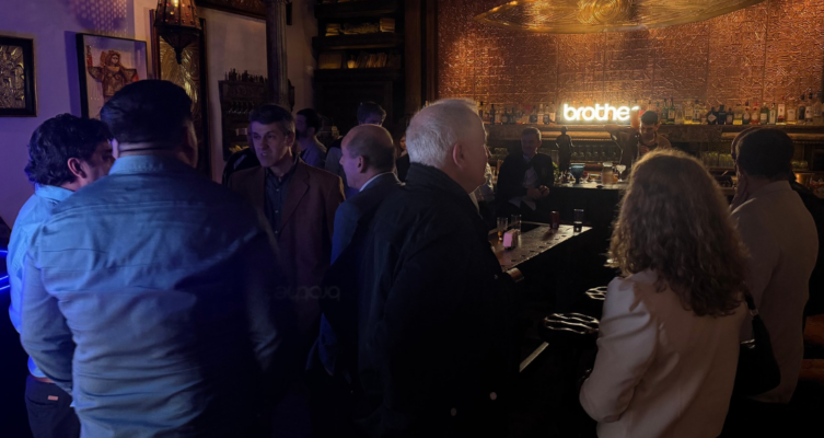 Brother Argentina presentó su nueva línea de impresoras y multifunción monocromáticas durante un evento realizado en el bar Rey de Copas, con la participación de clientes y representantes del canal.