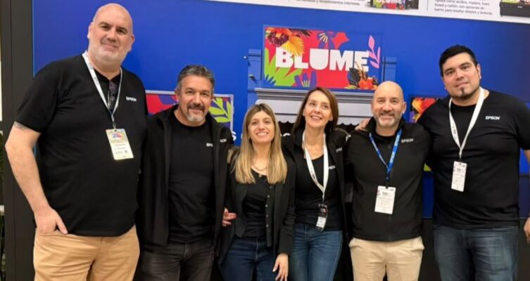 El equipo de Epson presente en ExpoGráfika 2024, donde la compañía exhibió sus últimas soluciones de impresión comercial e industrial y reafirmó su compromiso con el mercado argentino.