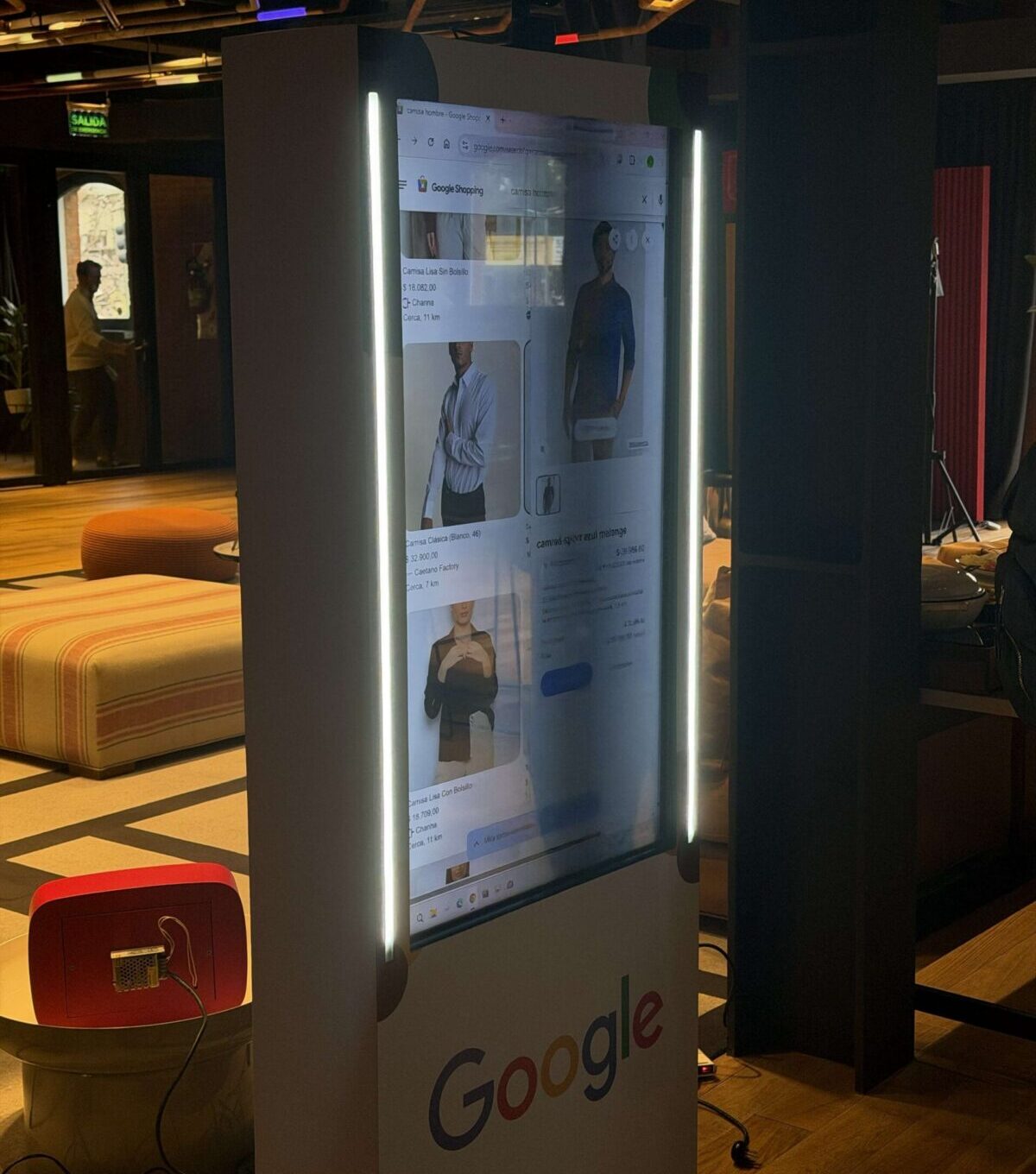 Google incorpora una función de prueba virtual que permite a los usuarios cargar una foto propia y visualizar cómo les quedan distintas prendas y calzados antes de comprarlos.