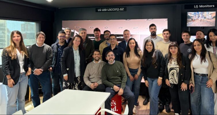La actividad se desarrolló en el showroom de LG, ubicado en el piso 12 de sus oficinas en Belgrano.