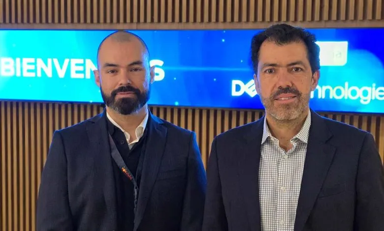 Cristian Spuler junto a Felipe Mejia de Dell.